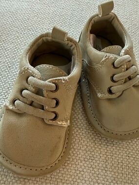 ✨ Baby Gap Faux Leather Lace-Up Oxfords - Size 0-3 Months✨